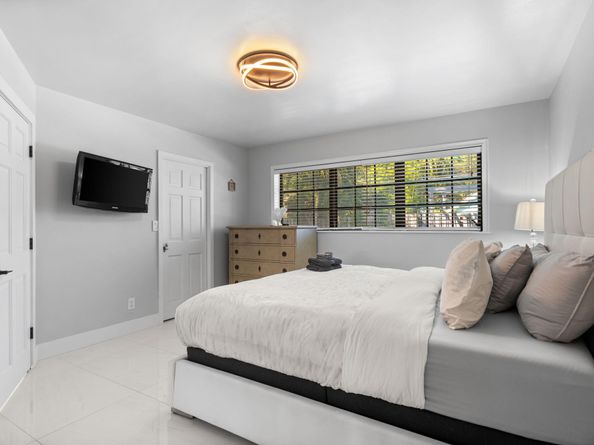 5613 Madison St, Hollywood FL 33023