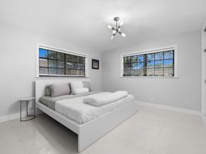 5613 Madison St, Hollywood FL 33023