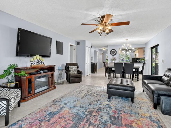 8310 Casa Del Lago 1A, Boca Raton FL 33433