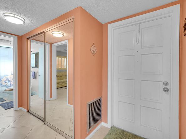 4000 NW 44th Avenue 301, Lauderdale Lakes FL 33319