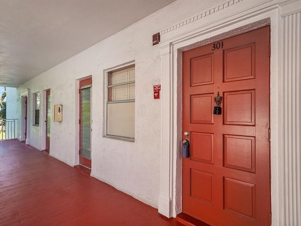 4000 NW 44th Avenue 301, Lauderdale Lakes FL 33319