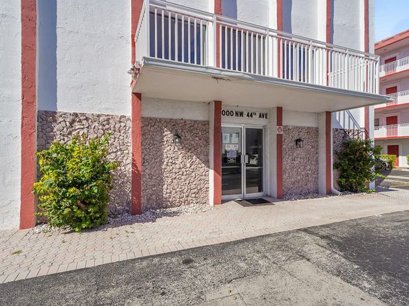 4000 NW 44th Avenue 301, Lauderdale Lakes FL 33319