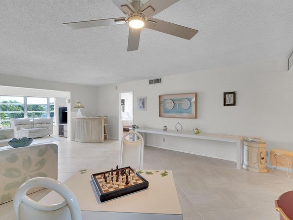 4000 NW 44th Avenue 301, Lauderdale Lakes FL 33319