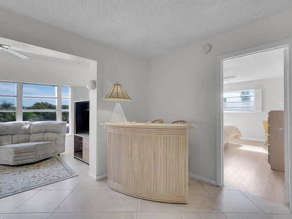 4000 NW 44th Avenue 301, Lauderdale Lakes FL 33319