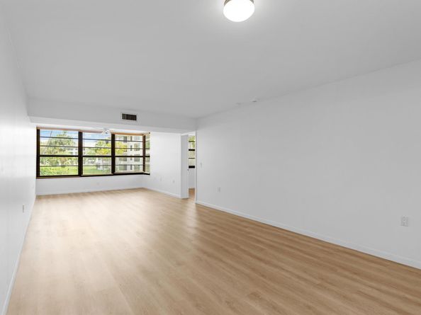 3650 Whitehall Drive 202, West Palm Beach FL 33401