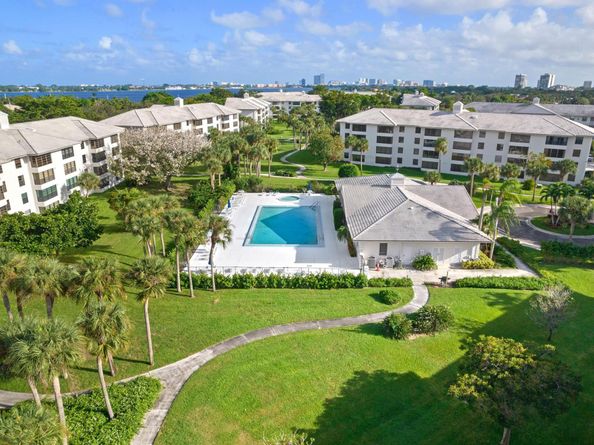 3650 Whitehall Drive 202, West Palm Beach FL 33401