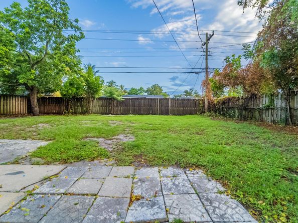 6851 Raleigh St, Hollywood FL 33024