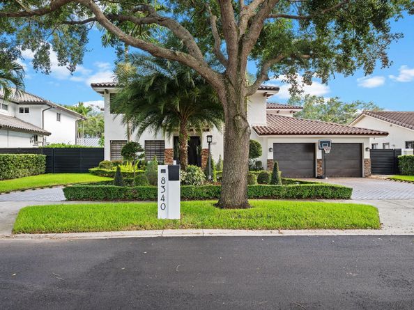 8340 NW 167th Ter, Miami Lakes FL 33016