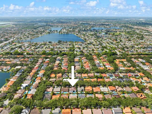 8340 NW 167th Ter, Miami Lakes FL 33016
