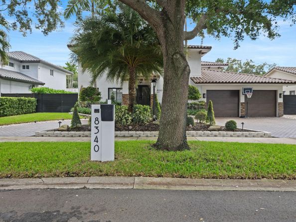 8340 NW 167th Ter, Miami Lakes FL 33016