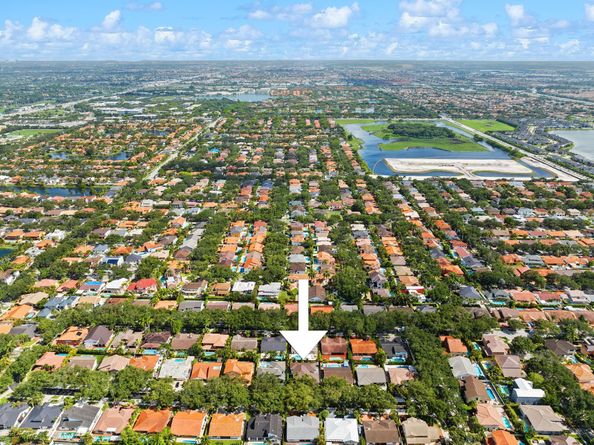 8340 NW 167th Ter, Miami Lakes FL 33016