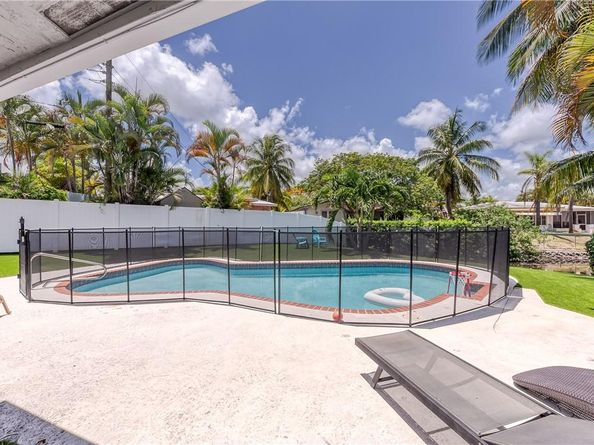 3351 NE 17th Way, Oakland Park FL 33334