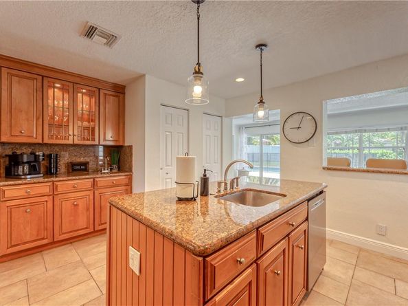 3351 NE 17th Way, Oakland Park FL 33334