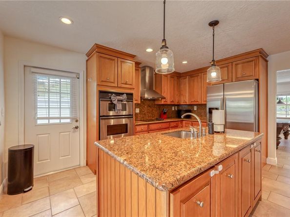 3351 NE 17th Way, Oakland Park FL 33334