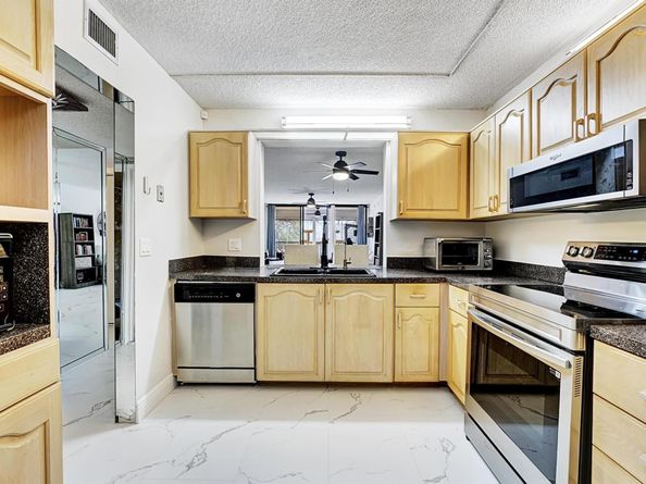 8592 W Sunrise Blvd 406, Plantation FL 33322
