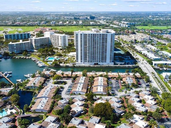 419 Leslie Dr 419, Hallandale Beach FL 33009