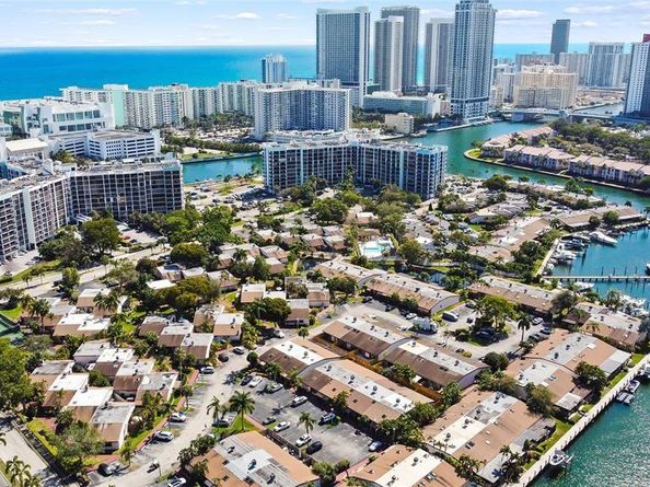 419 Leslie Dr 419, Hallandale Beach FL 33009