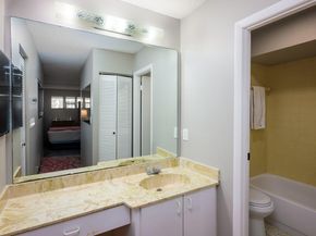 17 Jacaranda Drive 117, Plantation FL 33324