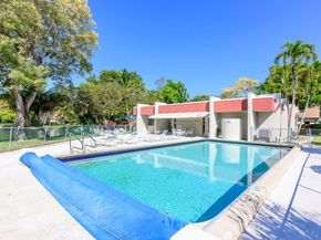 17 Jacaranda Drive 117, Plantation FL 33324