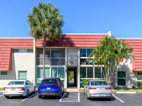 17 Jacaranda Drive 117, Plantation FL 33324