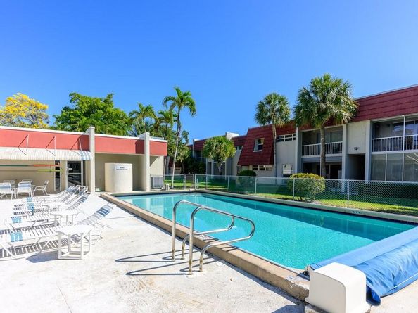 17 Jacaranda Drive 117, Plantation FL 33324