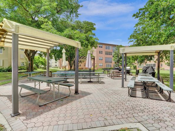 2801 Somerset Dr 101, Lauderdale Lakes FL 33311