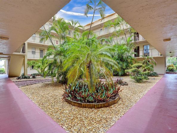 2801 Somerset Dr 101, Lauderdale Lakes FL 33311
