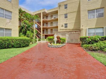 2801 Somerset Dr