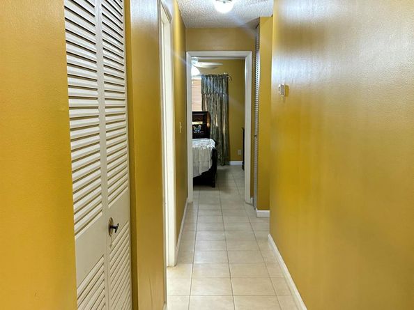 391 Springdale Circle, Palm Springs FL 33461