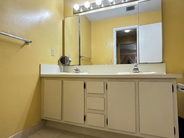 391 Springdale Circle, Palm Springs FL 33461