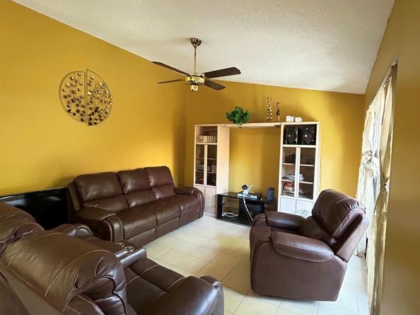 391 Springdale Circle, Palm Springs FL 33461