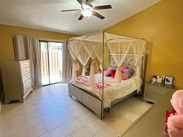 391 Springdale Circle, Palm Springs FL 33461