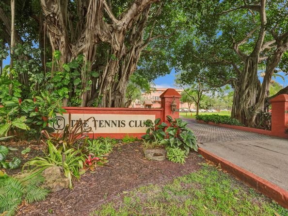630 Tennis Club Dr 105, Fort Lauderdale FL 33311