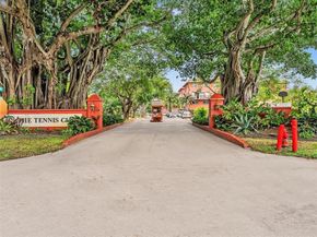 630 Tennis Club Dr 105, Fort Lauderdale FL 33311