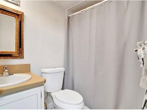 630 Tennis Club Dr 105, Fort Lauderdale FL 33311