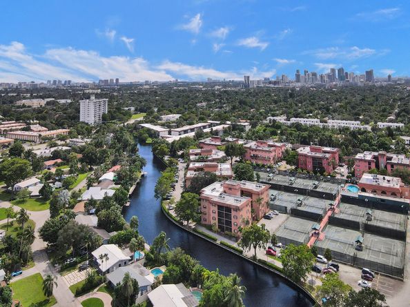 630 Tennis Club Dr 105, Fort Lauderdale FL 33311