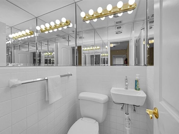 2920 NE 23rd St, Pompano Beach FL 33062