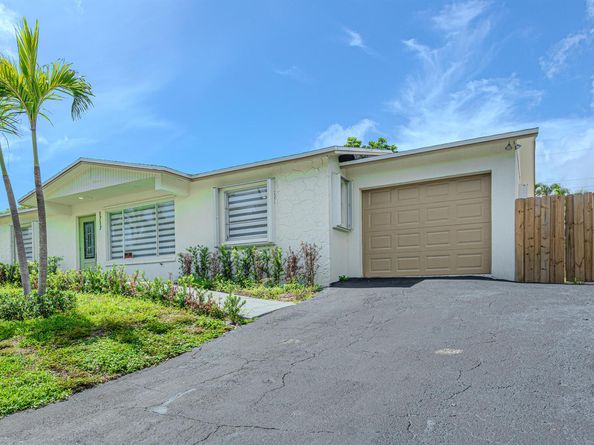 1717 16th Court N, Lake Worth Beach FL 33460