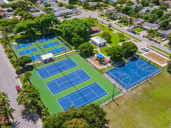 1717 16th Court N, Lake Worth Beach FL 33460