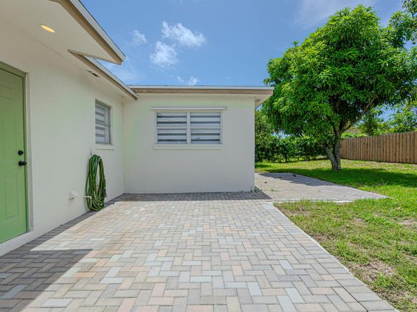 1717 16th Court N, Lake Worth Beach FL 33460