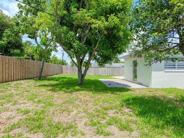 1717 16th Court N, Lake Worth Beach FL 33460
