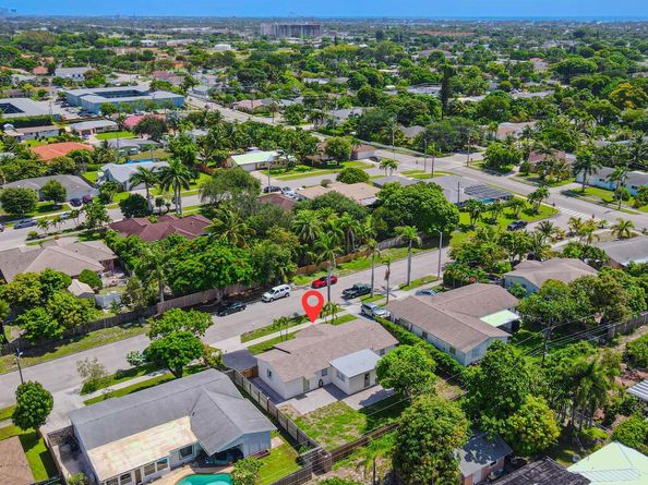 1717 16th Court N, Lake Worth Beach FL 33460