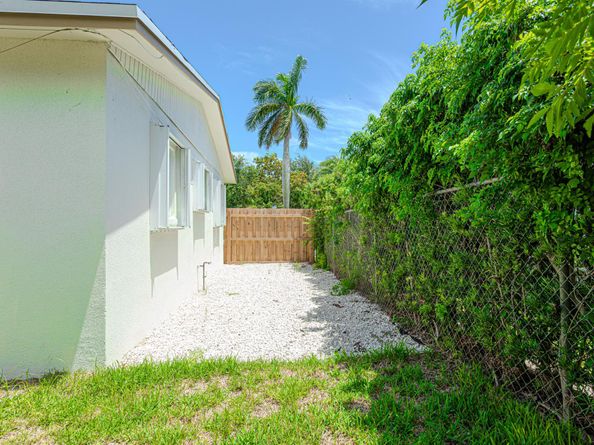 1717 16th Court N, Lake Worth Beach FL 33460