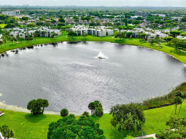 5190 Las Verdes Circle 202, Delray Beach FL 33484