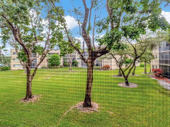 5190 Las Verdes Circle 202, Delray Beach FL 33484
