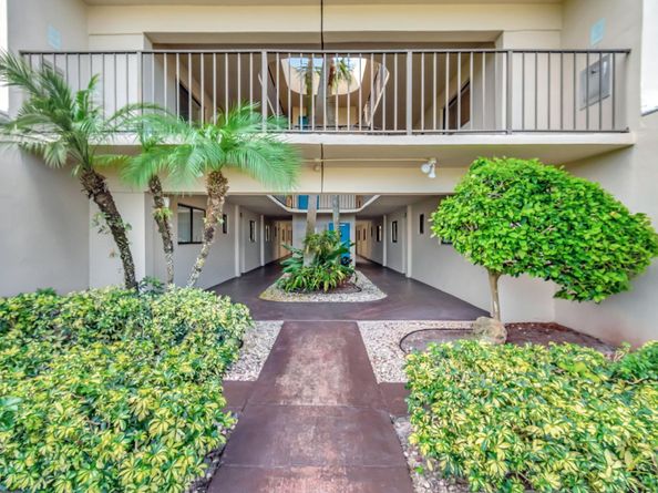 5190 Las Verdes Circle 202, Delray Beach FL 33484