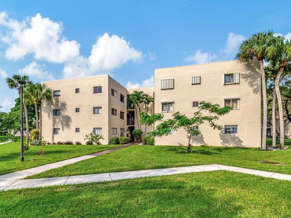5190 Las Verdes Circle 202, Delray Beach FL 33484