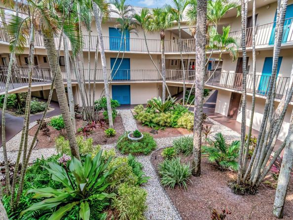 5190 Las Verdes Circle 202, Delray Beach FL 33484