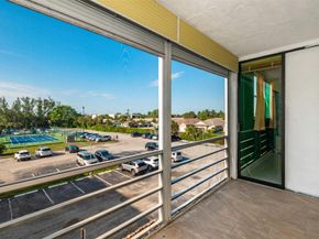 2861 Somerset Dr 317, Lauderdale Lakes FL 33311
