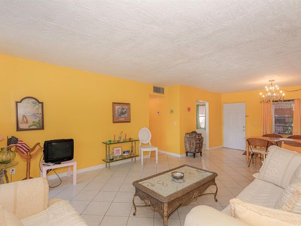 2861 Somerset Dr 317, Lauderdale Lakes FL 33311